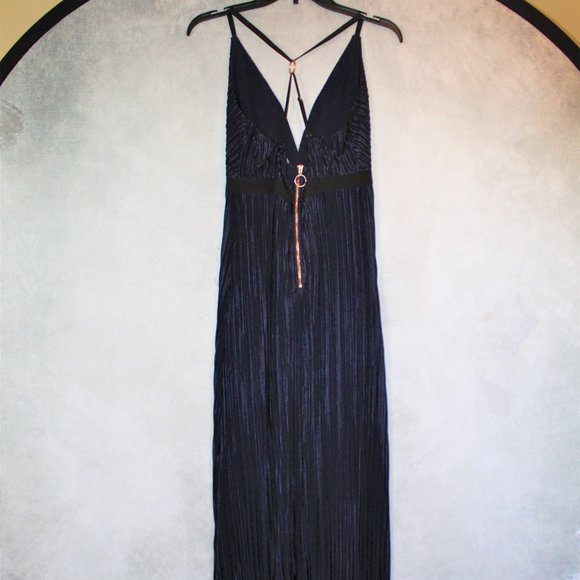STYLESTALKER Plunging Neckline Crepe Maxi Dress - Picture 5 of 15